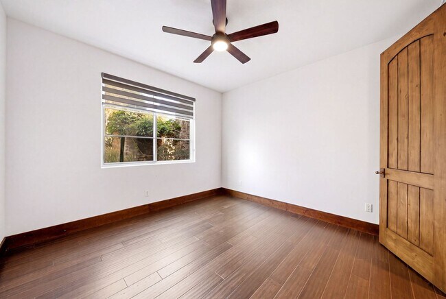 Building Photo - 825 Gonzales St