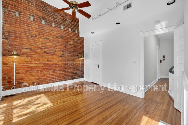 Building Photo - 1427 Monroe St NW