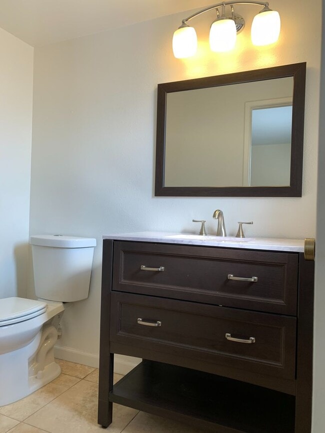 Building Photo - Charming condo coming soon!