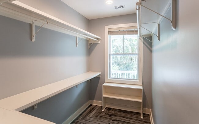 Building Photo - Home on Ladies Island