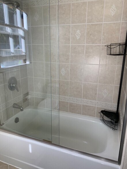 Building Photo - 585 California St