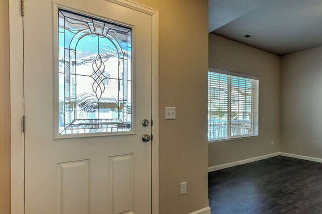 Building Photo - $1900 in Savings – Rent-Free December  // ...