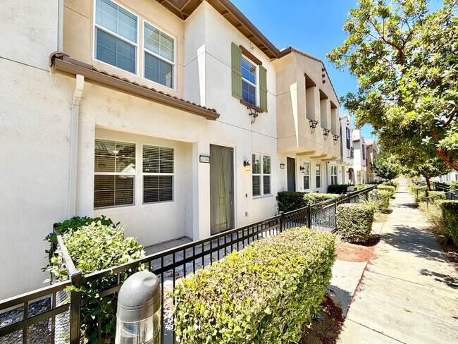 Building Photo - Move-In Ready 2 Bedroom 2.5 Bathroom Condo with LOFT & 2 Car Garage