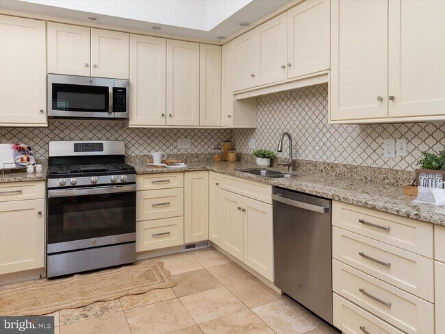 Building Photo - 1411 Stonecreek Rd