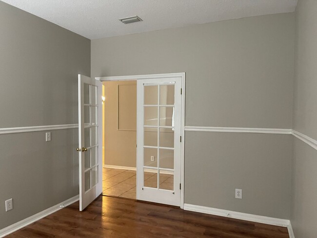 Building Photo - RIVERVIEW POOL HOME FOR RENT