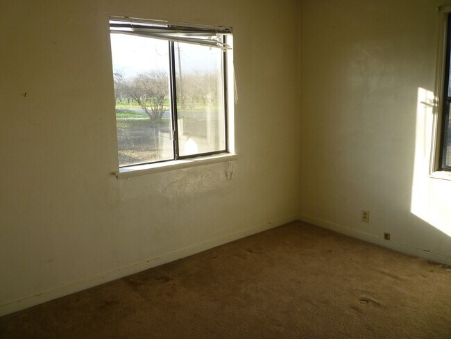 Building Photo - Adorable Home in Country Setting!