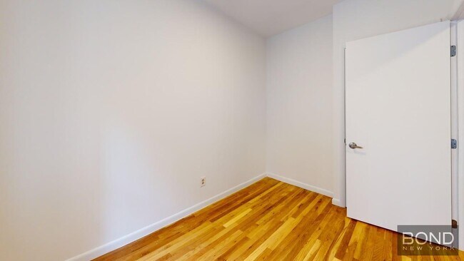 Building Photo - 415 E 73rd St