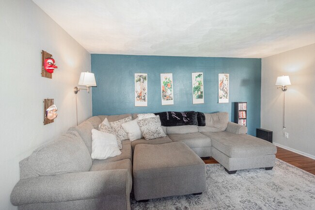 Building Photo - GORGEOUS 5 BEDROOM HOME LOCATED IN SALEM W...