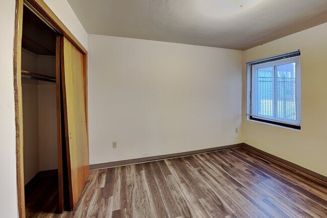 Building Photo - 116 Welch Ave