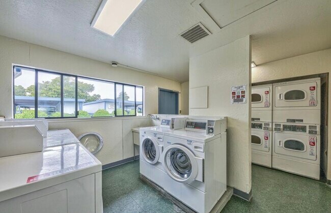 Building Photo - 1925 46th Ave