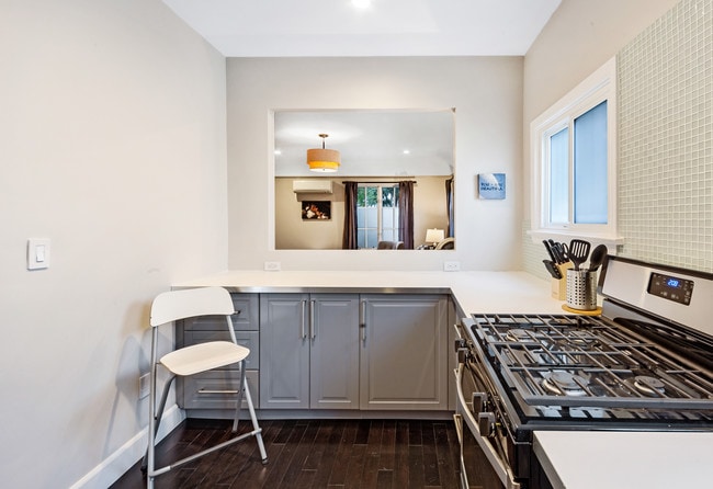 Kitchen - 1120 Poinsettia Dr