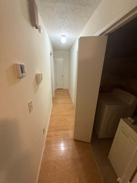 Building Photo - 1060 Park Forest Dr NW