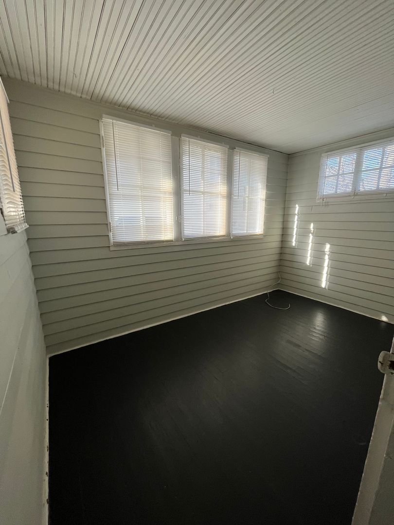 Building Photo - 216-218 Tinkler St