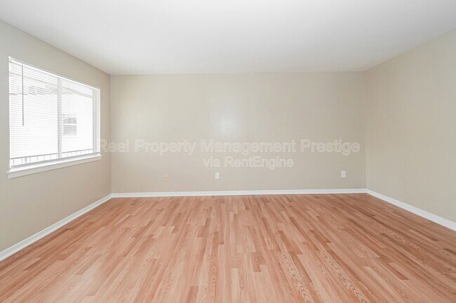 Building Photo - 1520 Yale St