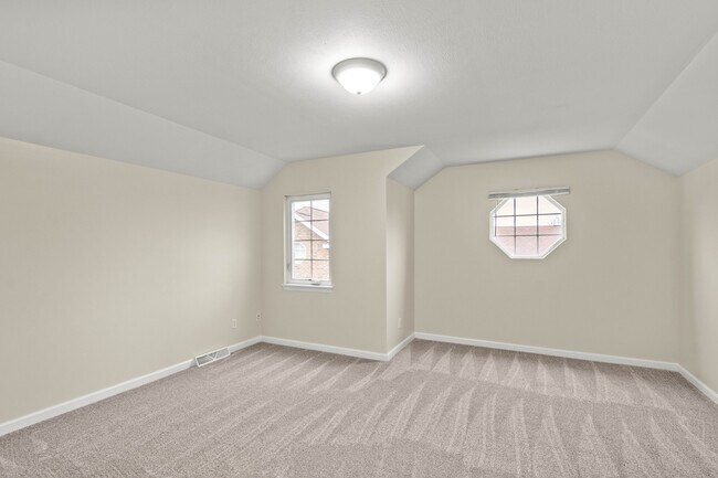 Building Photo - 72 Nicholas Dr