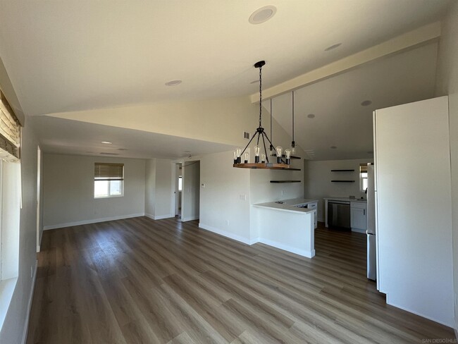 Building Photo - 1656 Evergreen Ave