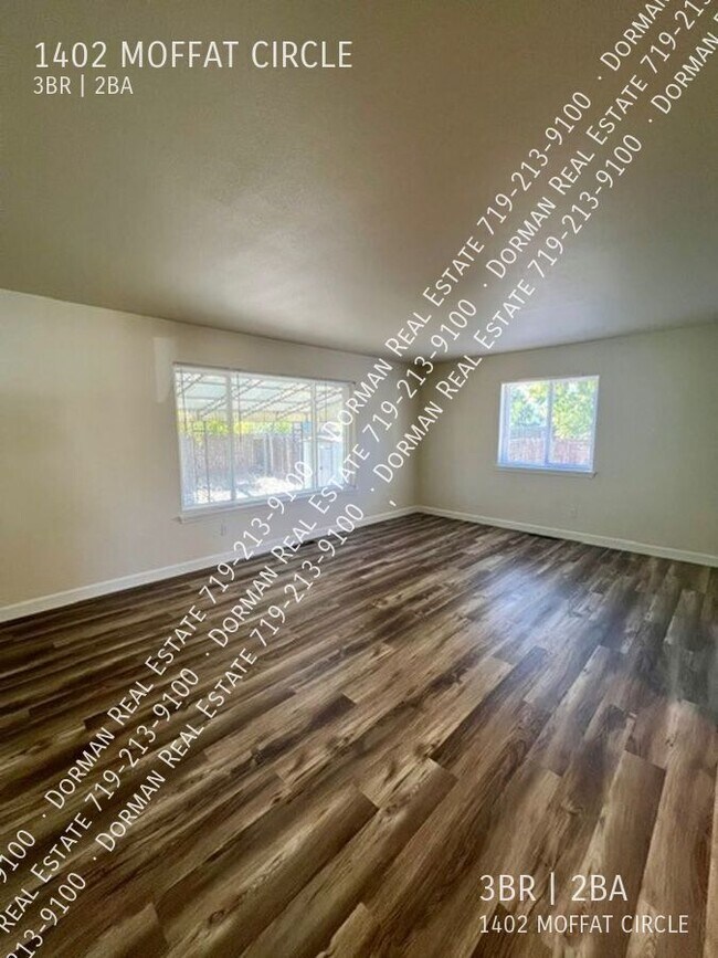 Building Photo - 1402 Moffat Cir