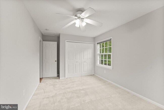 Building Photo - 2660 Oakton Glen Dr