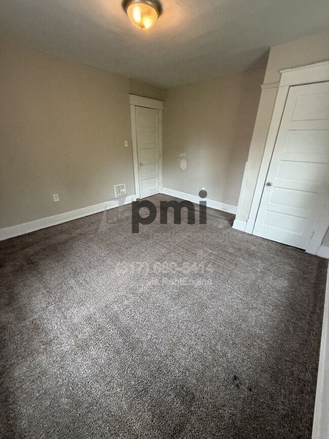 Building Photo - 3502 N Kenwood Ave