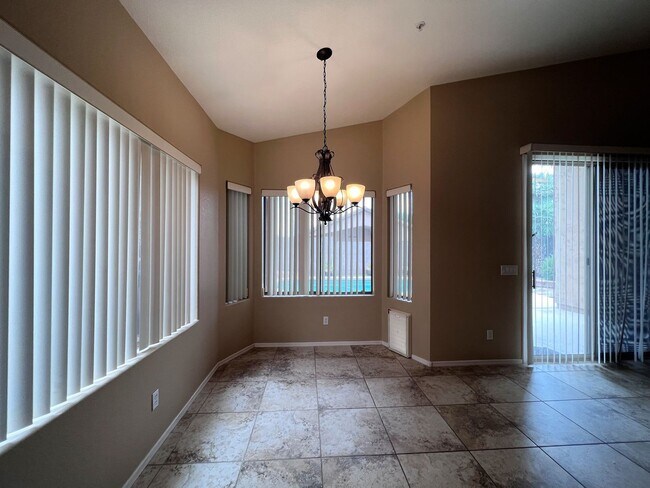 Building Photo - 4 BEDROOM WITH POOL