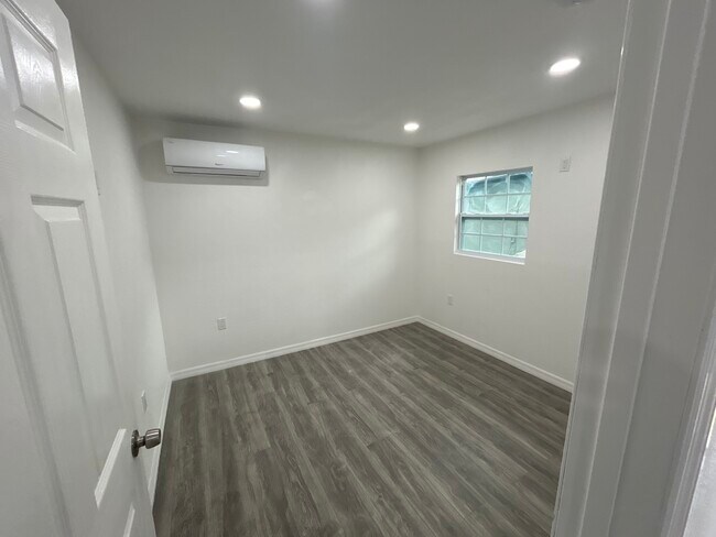 Building Photo - 317 Petteway Dr