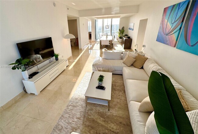 Building Photo - 15901 Collins Ave