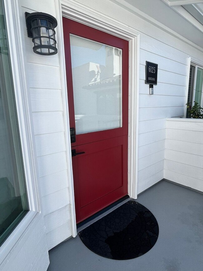 Building Photo - Location, Location, Location! Amazing upper unit near beach!