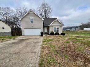 Building Photo - "Charming 3-Bedroom Retreat with 2 Full Baths in Clarksville – Your Spacious 1,480 Sq Ft Haven Aw...