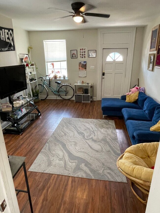 Building Photo - Renovated 2BD off St Charles Ave with Laundry