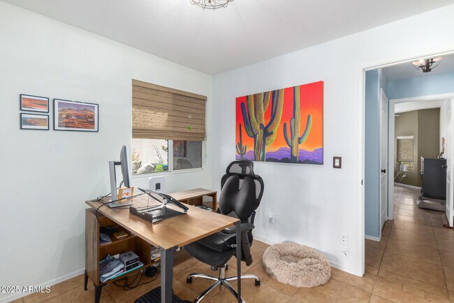Building Photo - 150 W Villa Theresa Dr