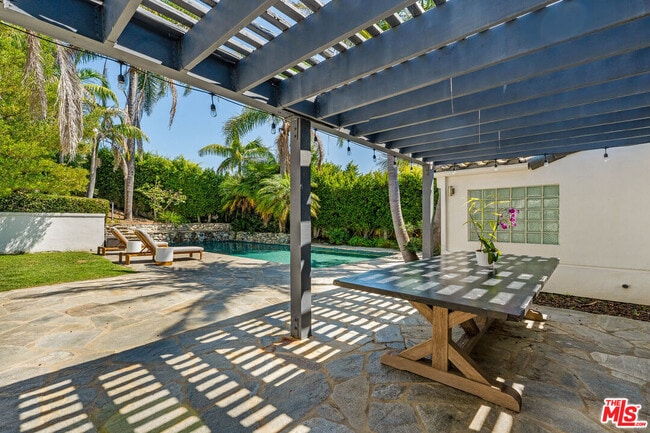 Building Photo - 3614 Malibu Country Dr