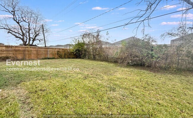 Building Photo - 3 Bed, 1.5 Bath Home with Garage & Fenced Yard / Pet-Friendly / Coming Soon!