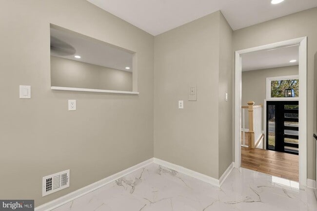 Building Photo - 8730 Ewing Dr