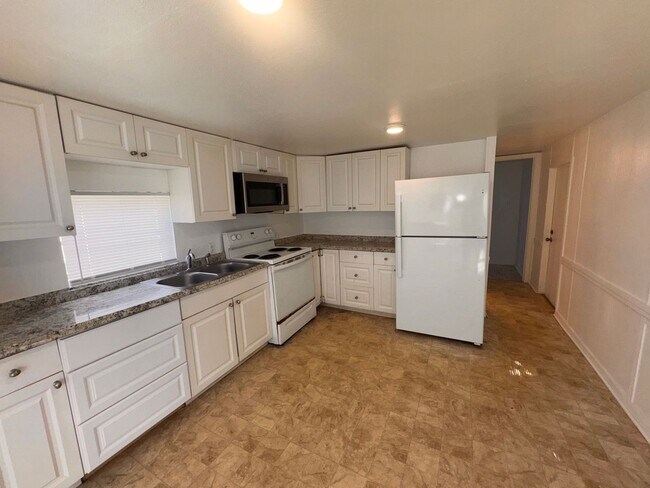 Building Photo - 1137 S Christiana Ave