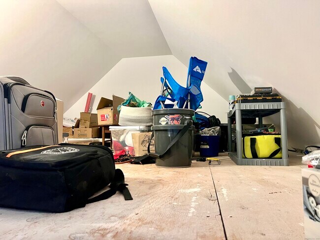 Building Photo - 103 Cove St