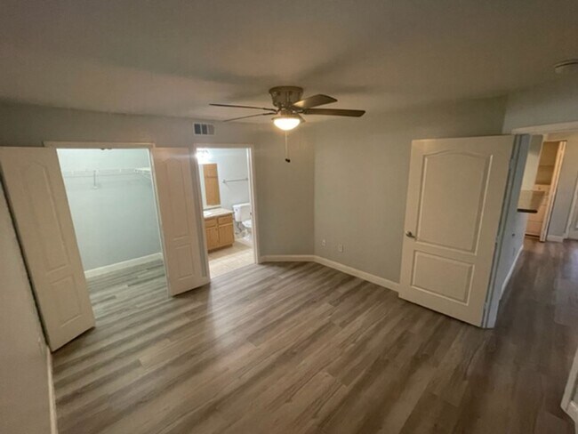 Building Photo - AWESOME 2 BEDROOM UPGRADED CONDO NEAR STRIP W/ RV PARKING!!!