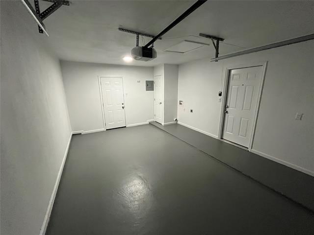 Building Photo - 2434 Lakeshore Dr