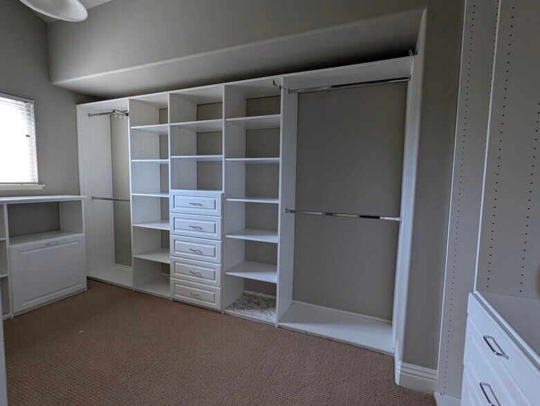 Building Photo - 2300 Rutland Pl