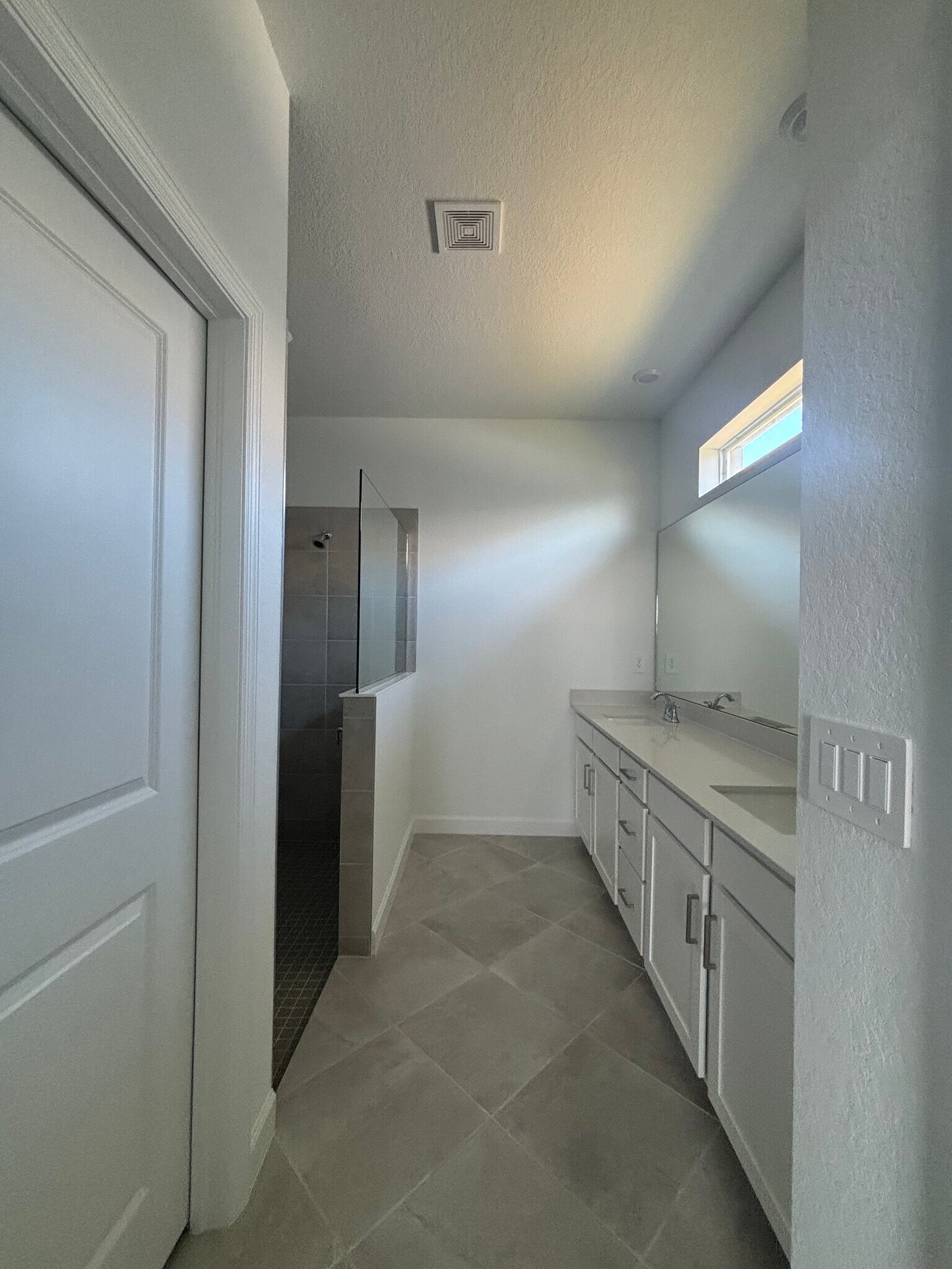 Building Photo - 7869 Lakes Edge Ln