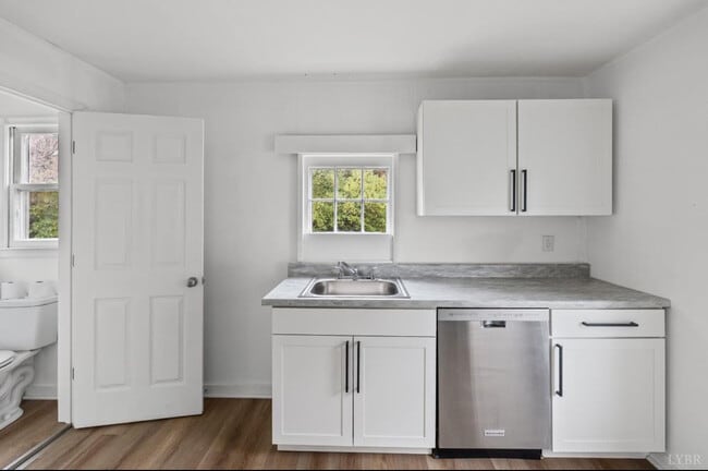 Building Photo - 111 M T Holt Ave