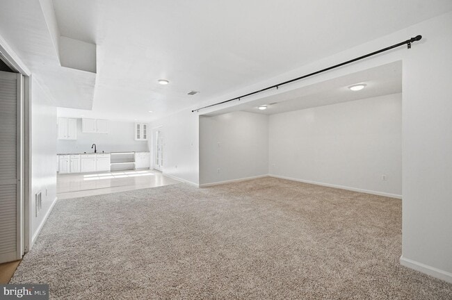 Building Photo - 687 Blossom Tree Rd