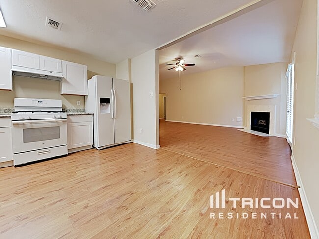 Building Photo - 7911 Bluff Trail Dr