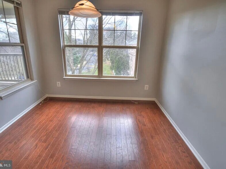 Building Photo - 1707 Ascot Way