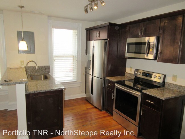 Building Photo - 694 Kerr St