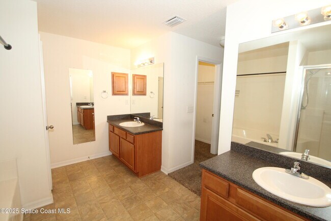 Building Photo - 2295 Botanica Cir