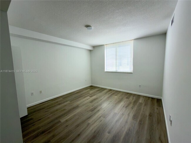 Building Photo - 18800 NE 29th Ave