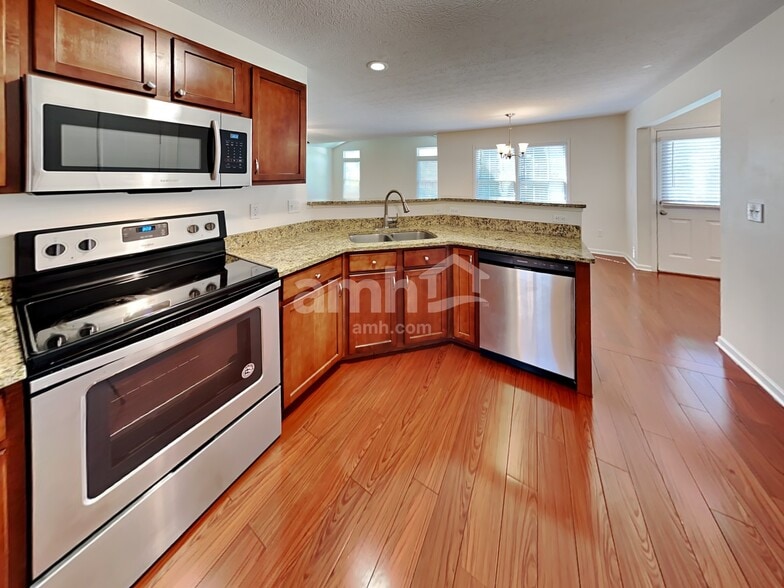 Building Photo - 1961 Creekview Dr