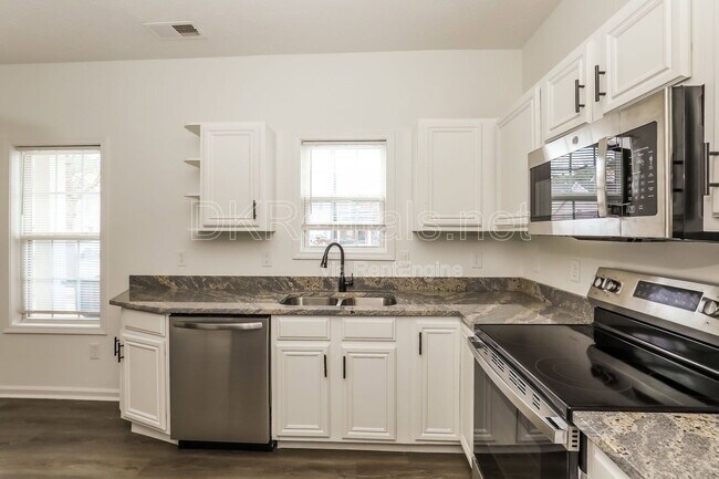 Building Photo - 2555 Flat Shoals Rd