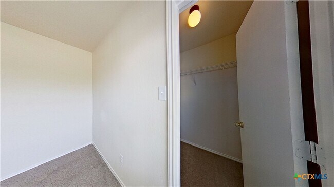 Building Photo - 126 Sylvan St