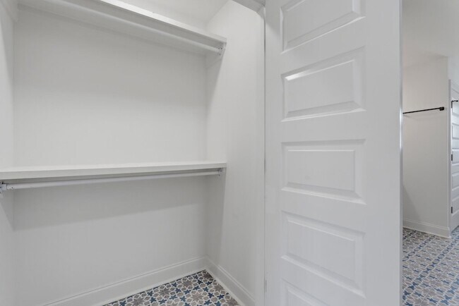 Building Photo - 203 Oceola Ave